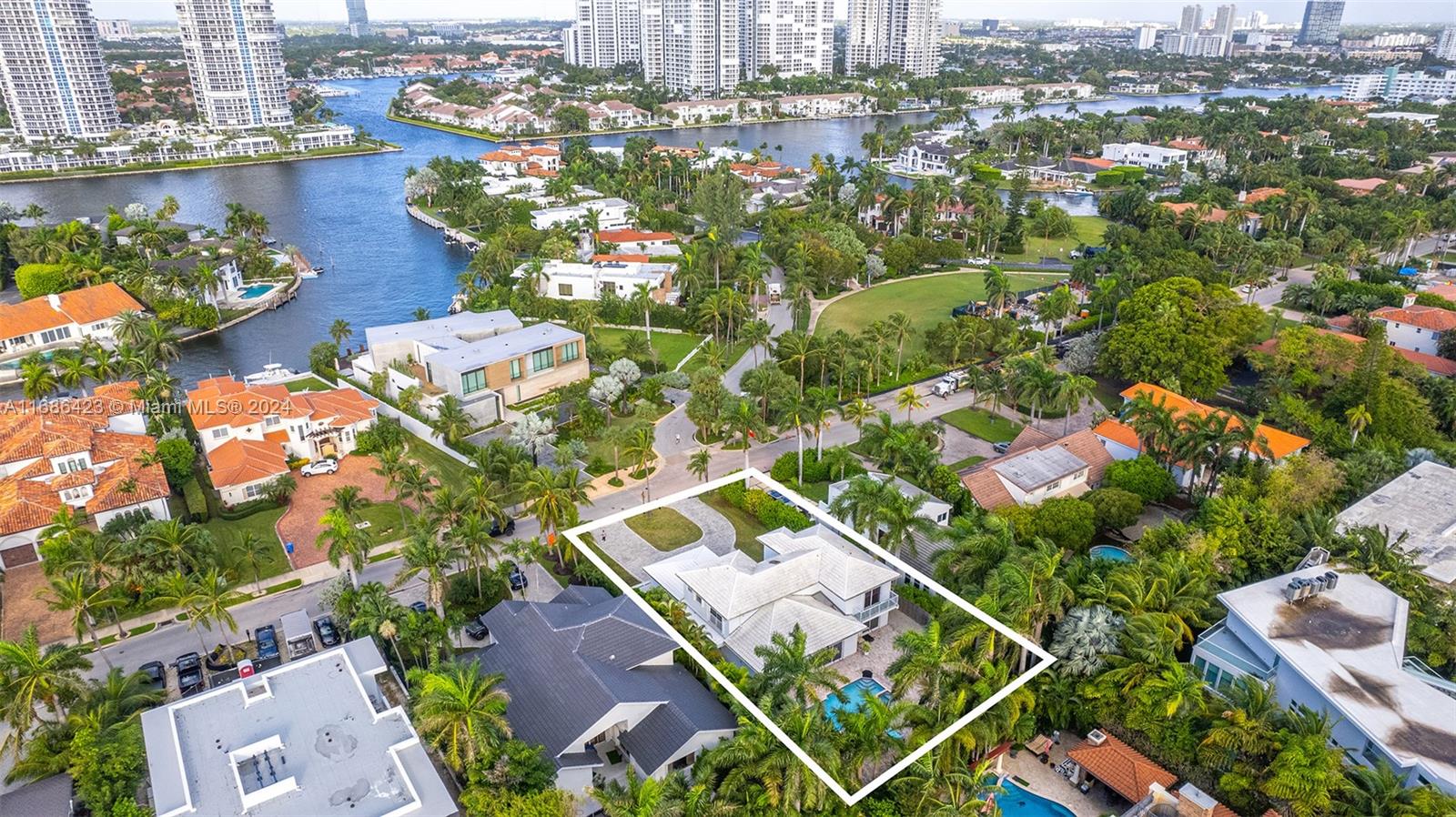 GOLDEN BEACH SEC E - Residential