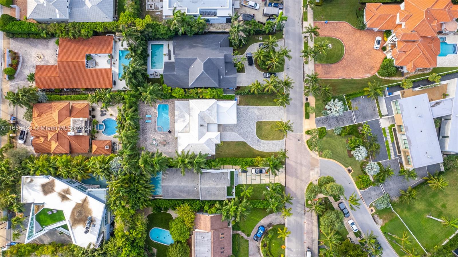 GOLDEN BEACH SEC E - Residential