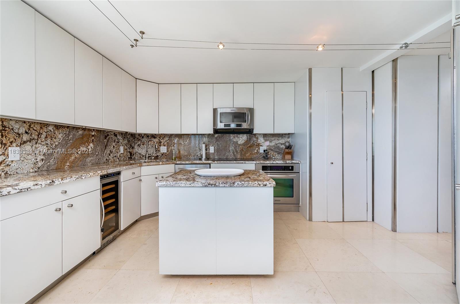 SANDS OF KEY BISCAYNE CON - Residential Lease