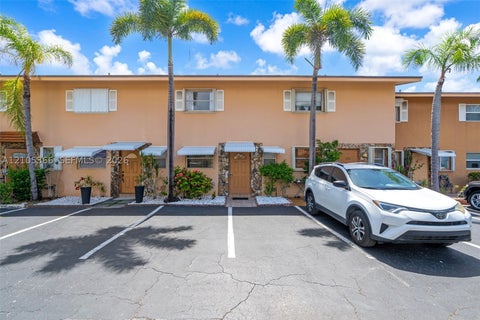 Photo of 450 SE 7th St #261, Dania Beach, FL 33004 (MLS # A12105366)