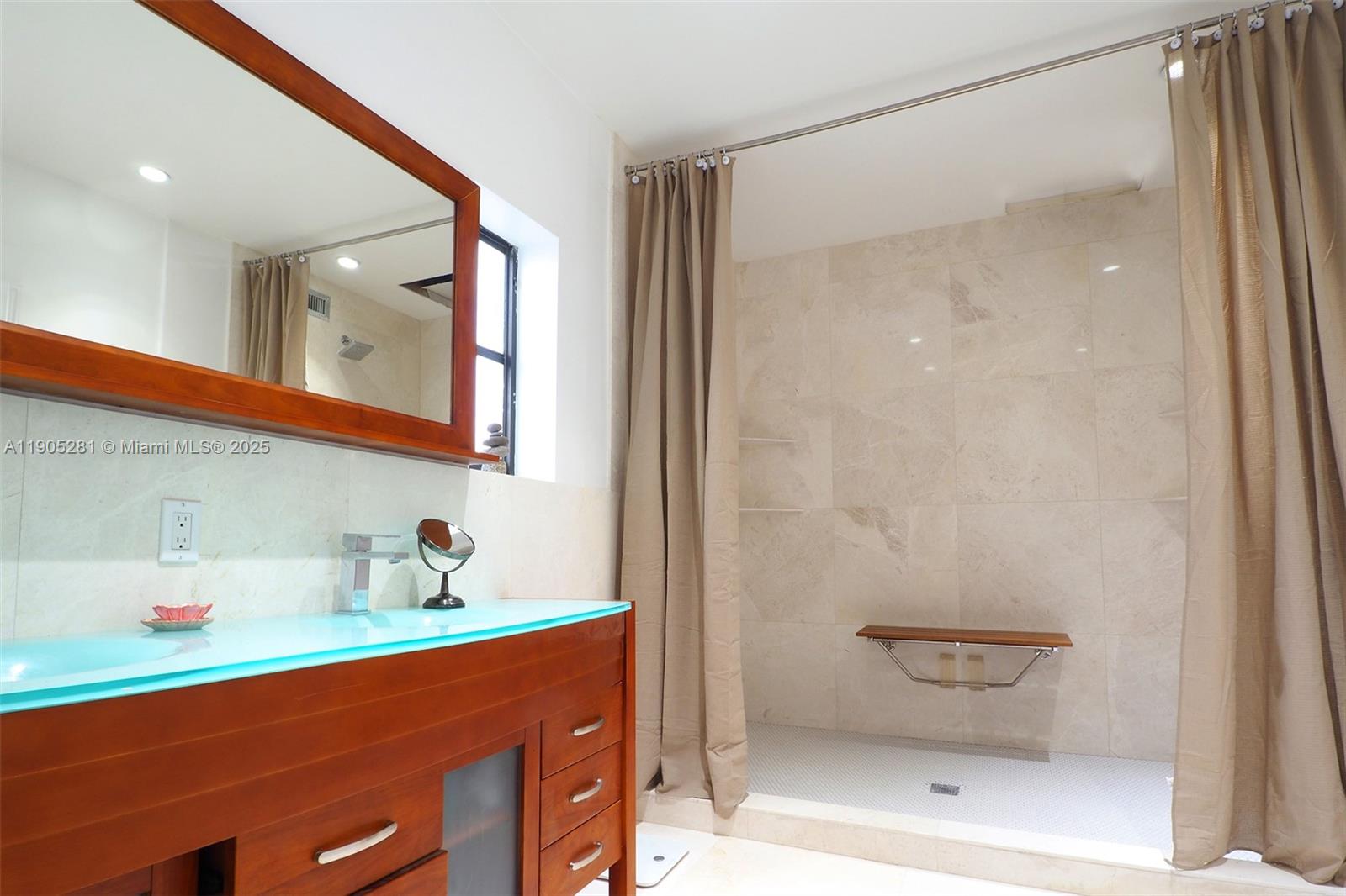 HARBOR BEACH - Residential