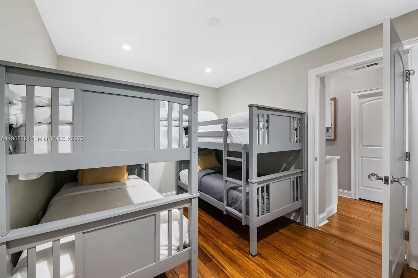 HARBOR BEACH - Residential