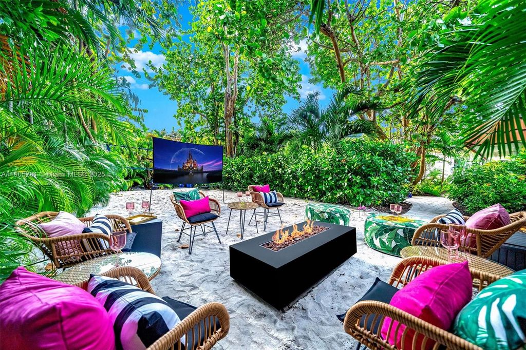 Photo of 11 Sylvan Ln, Fort Lauderdale, FL 33316 (MLS # A11905281)