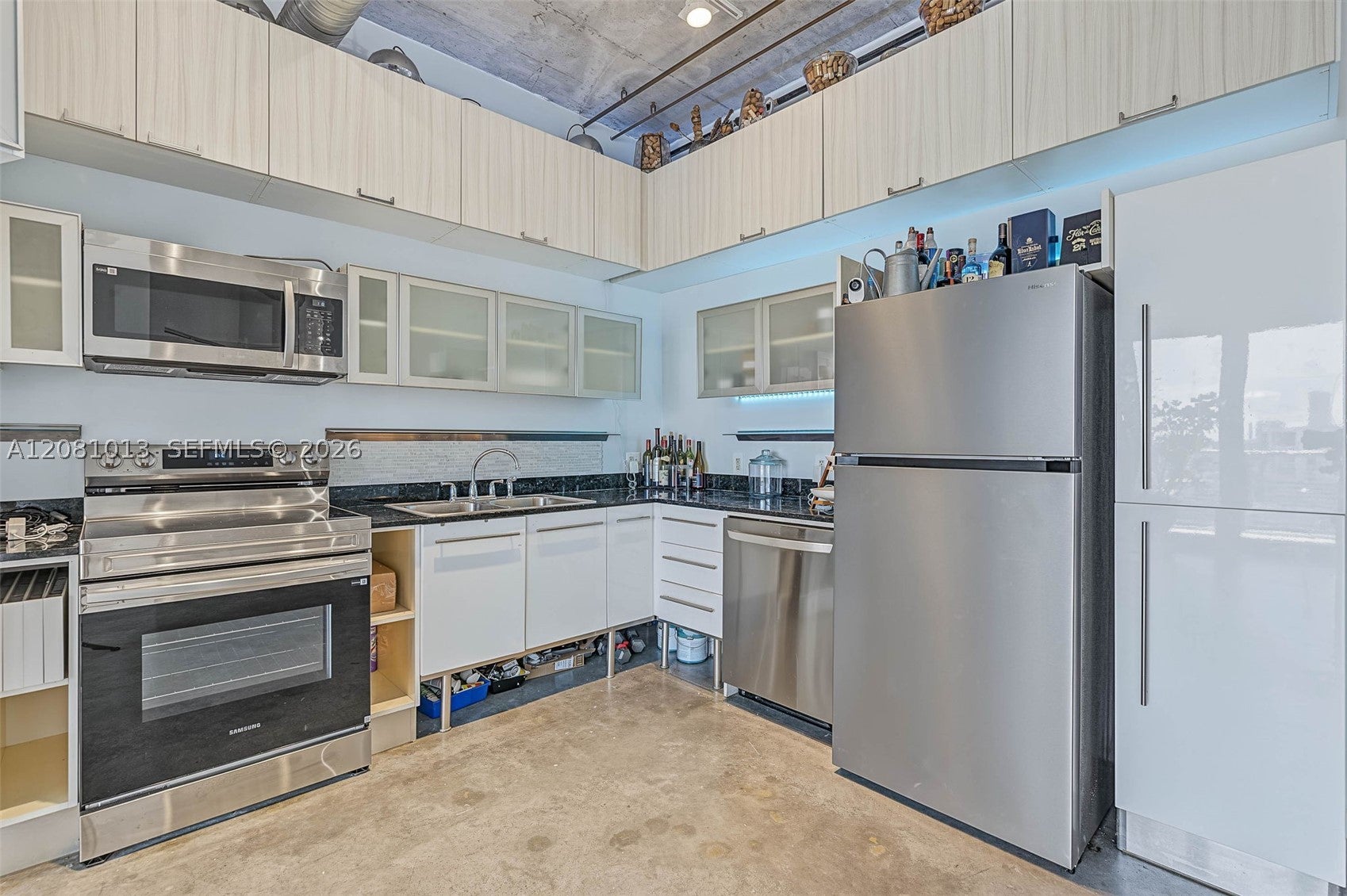 10 SW South River Dr 1106