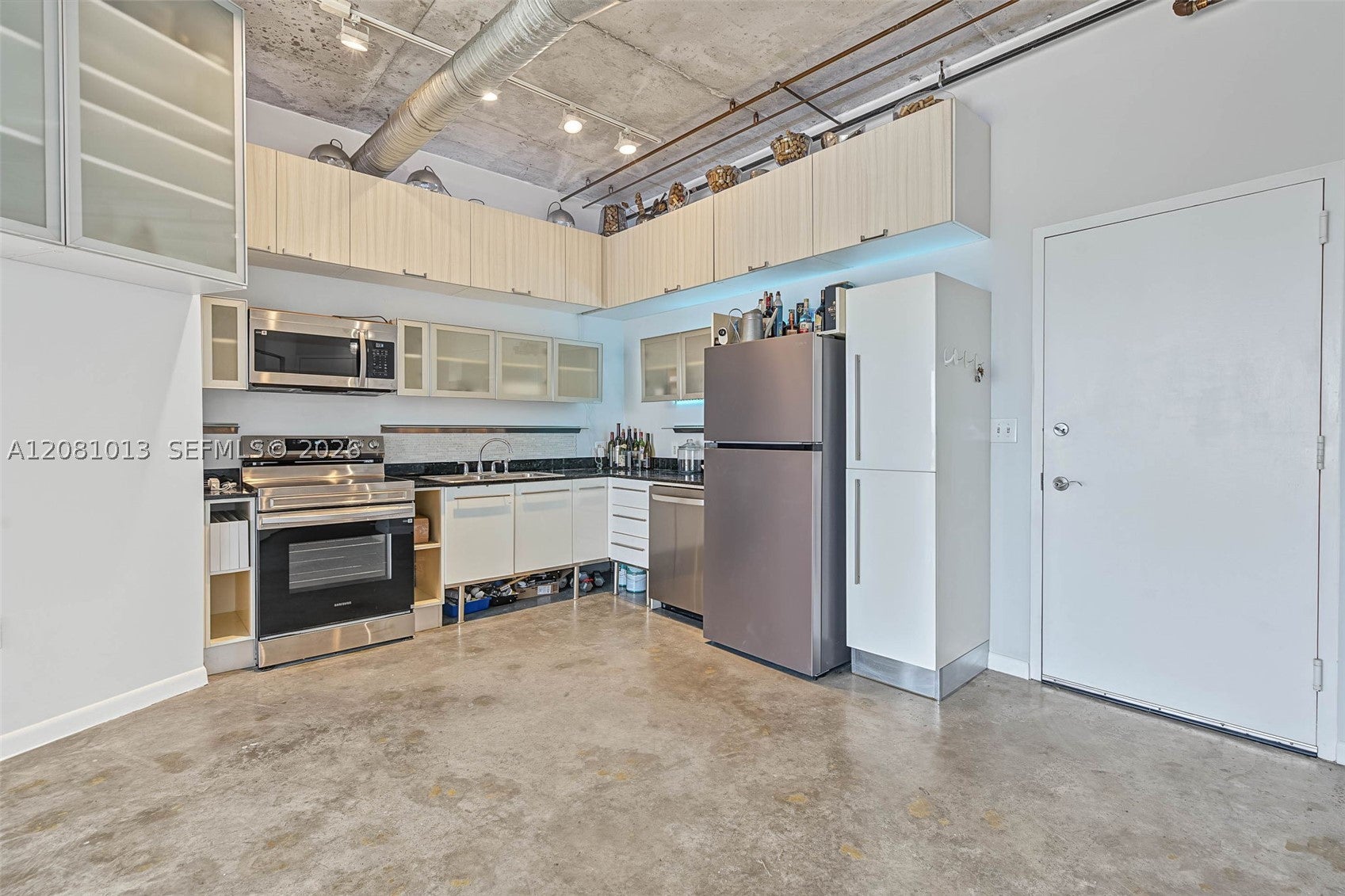 10 SW South River Dr 1106