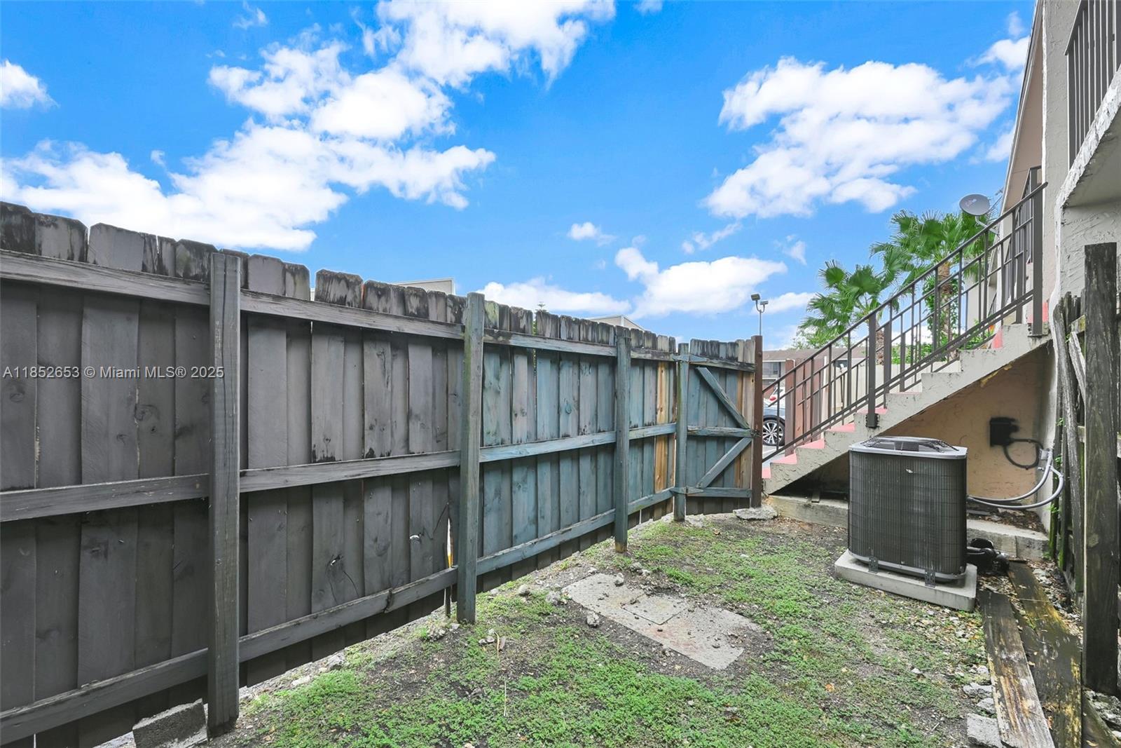 VIEW WEST CONDO PH I - Residential