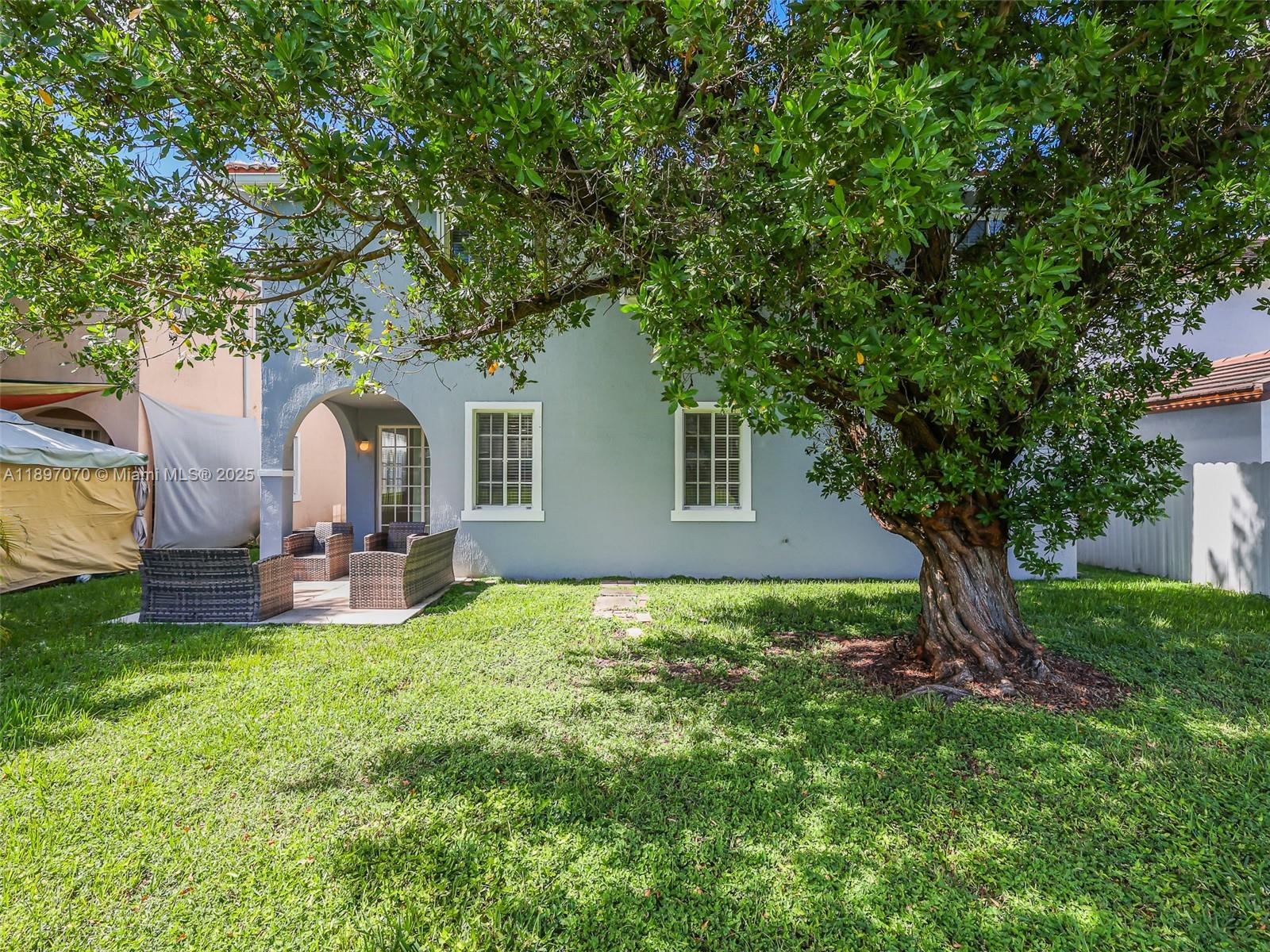 MANDARIN LAKES - Residential