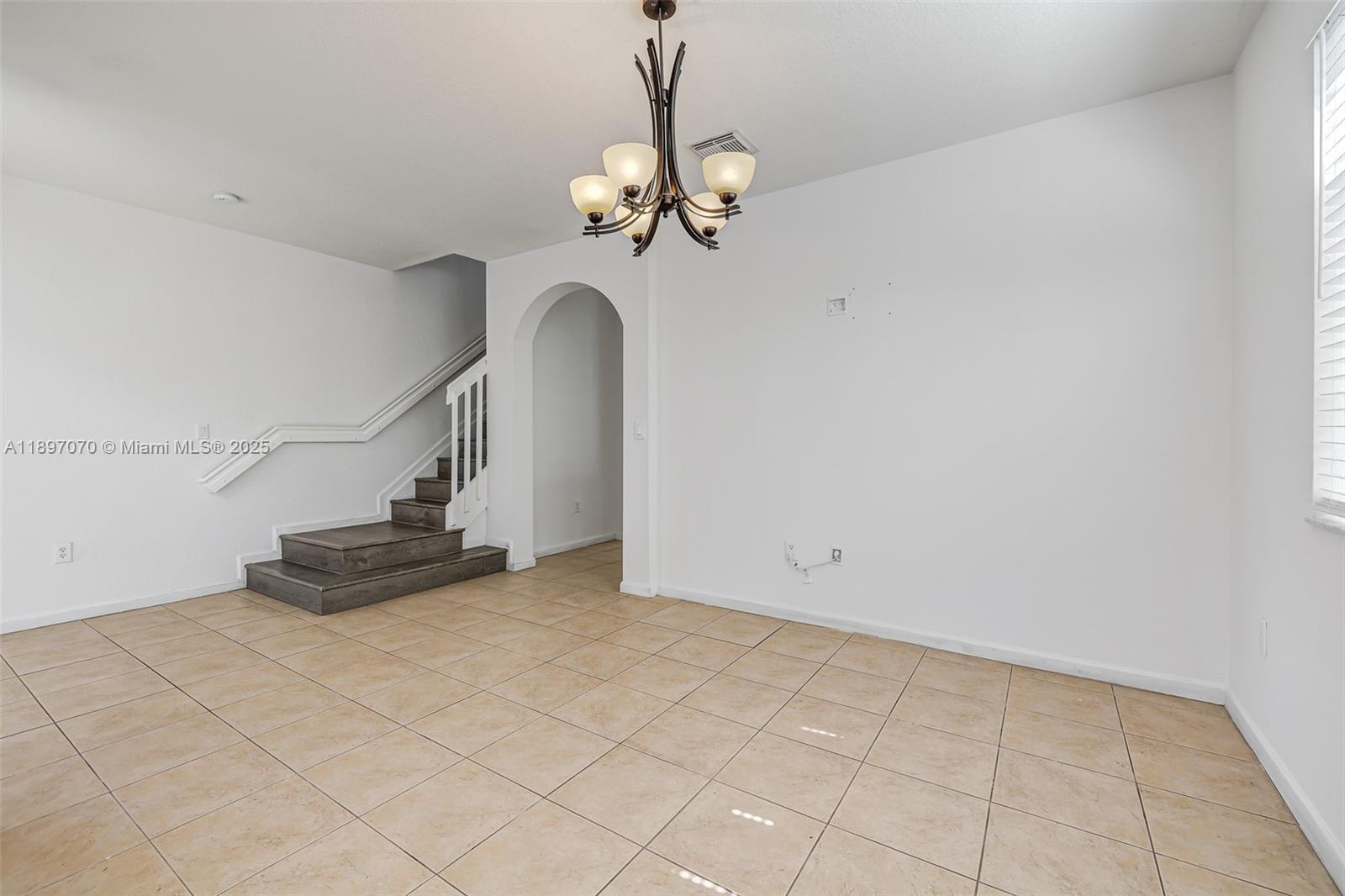 MANDARIN LAKES - Residential