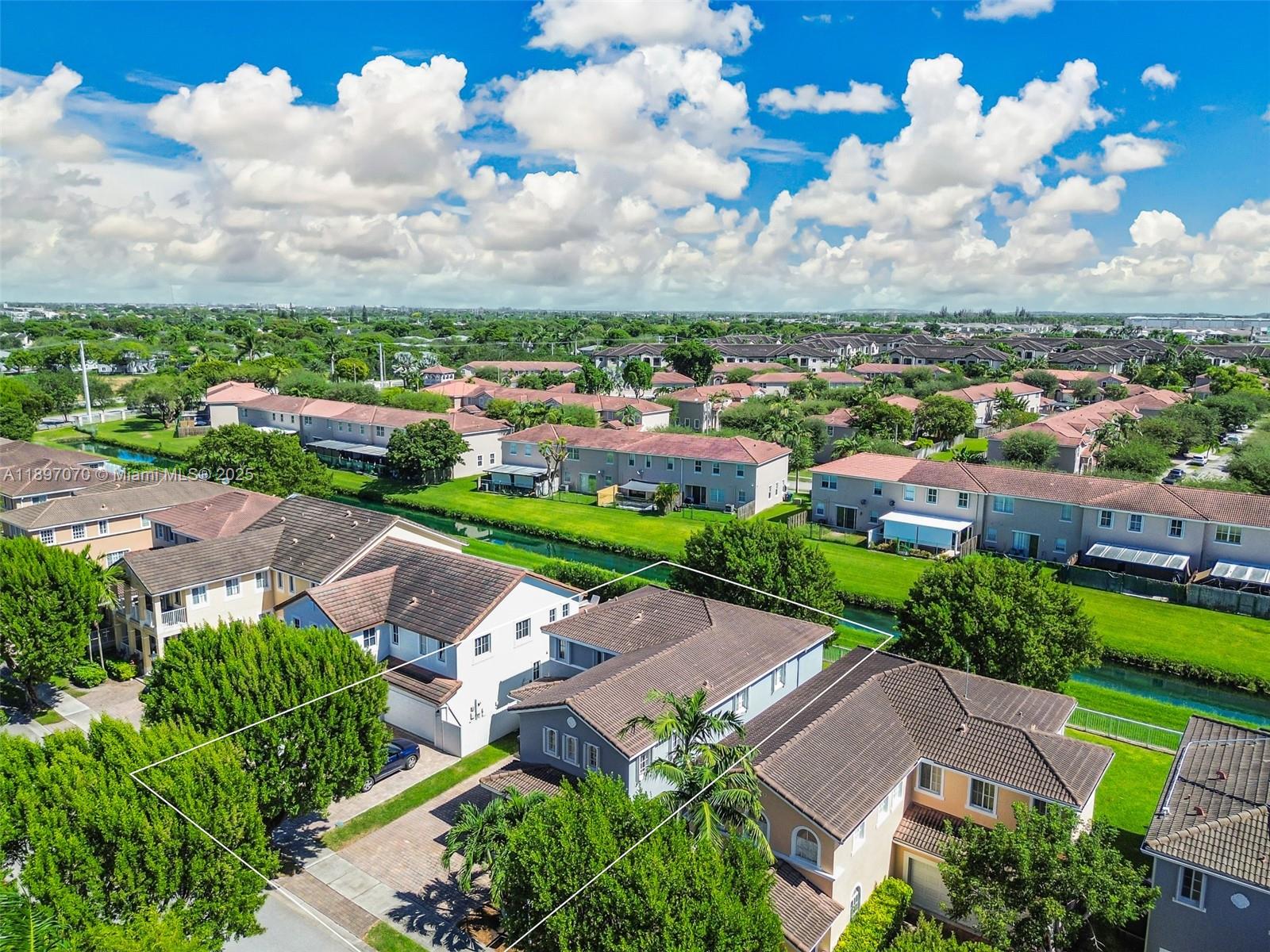 MANDARIN LAKES - Residential