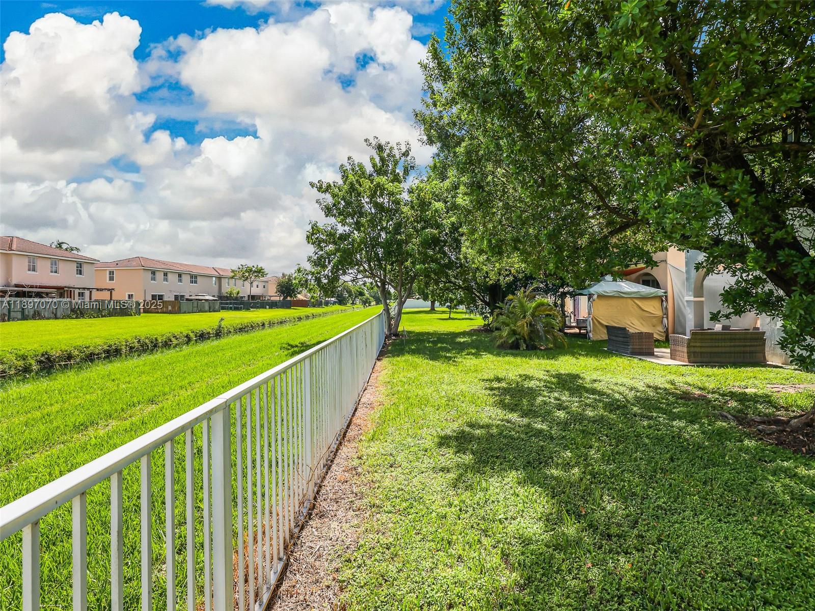 MANDARIN LAKES - Residential