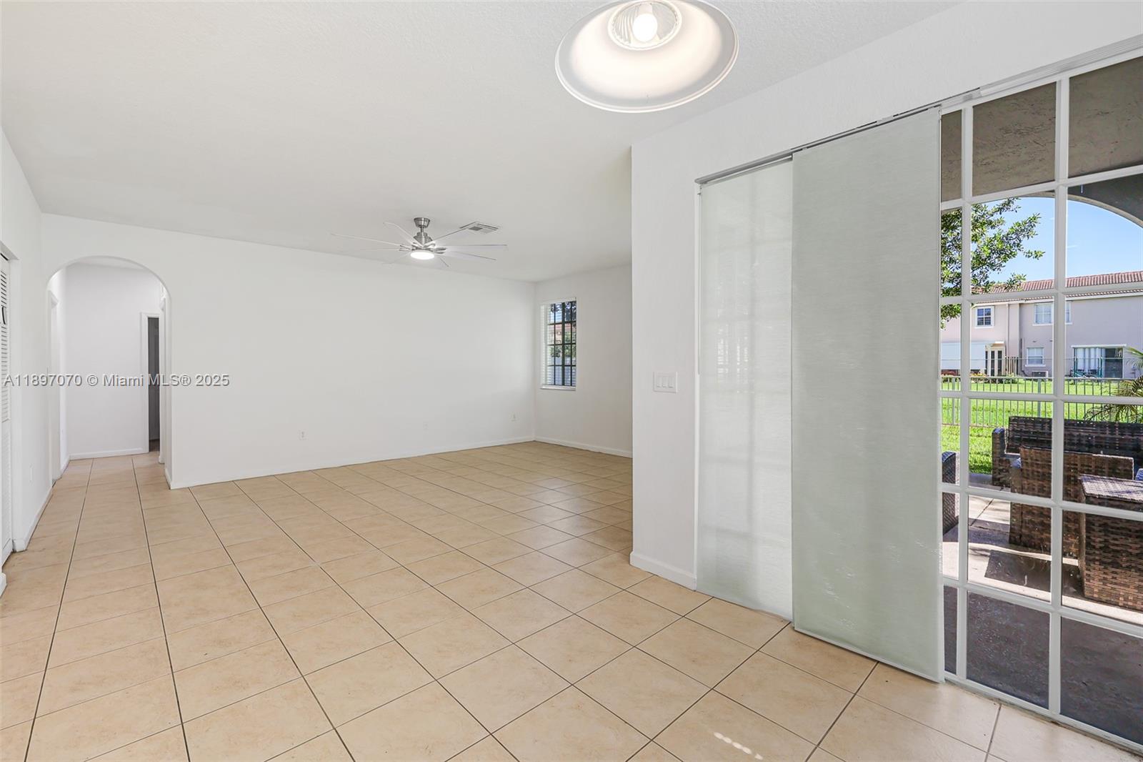 MANDARIN LAKES - Residential