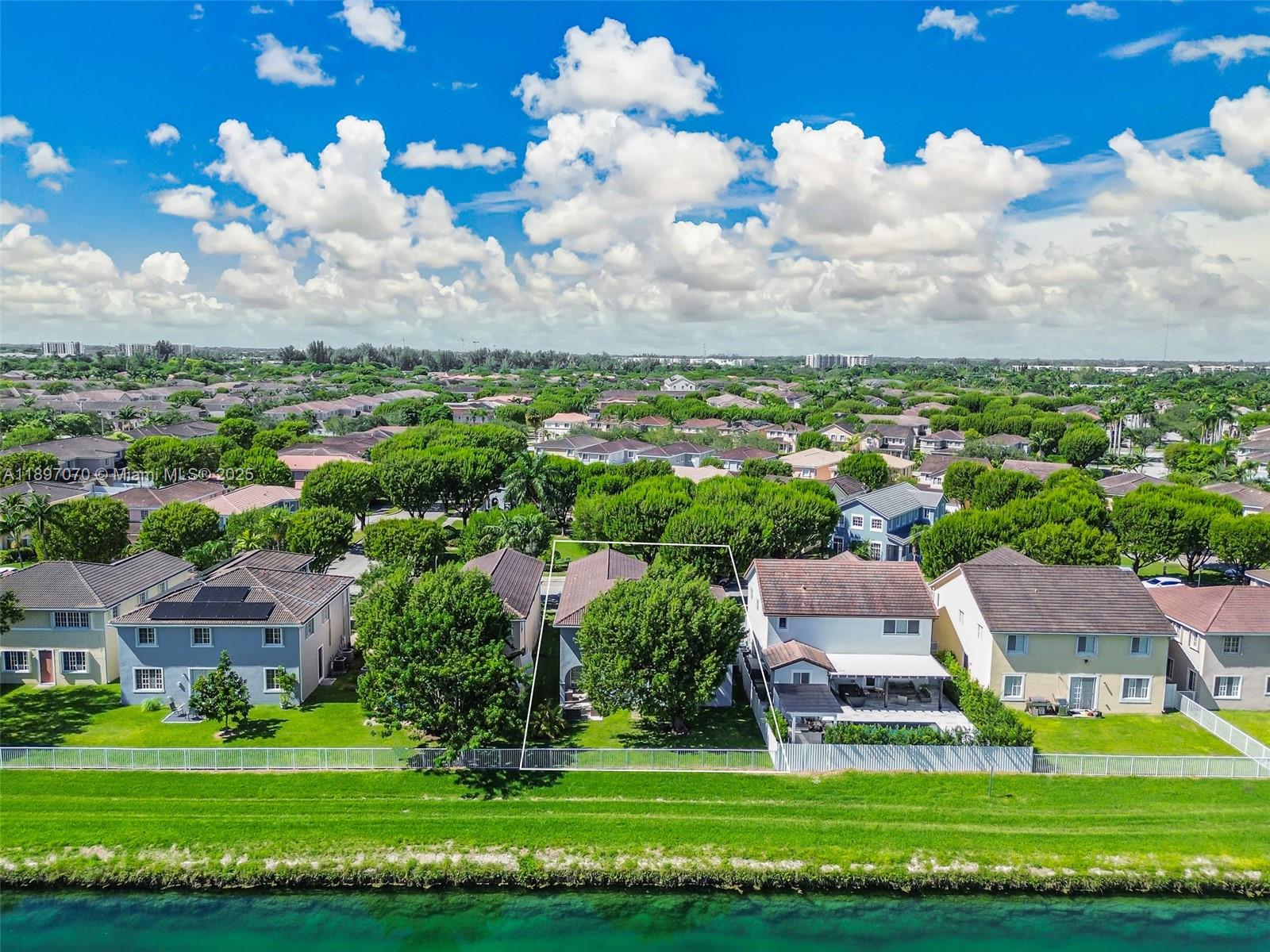 MANDARIN LAKES - Residential