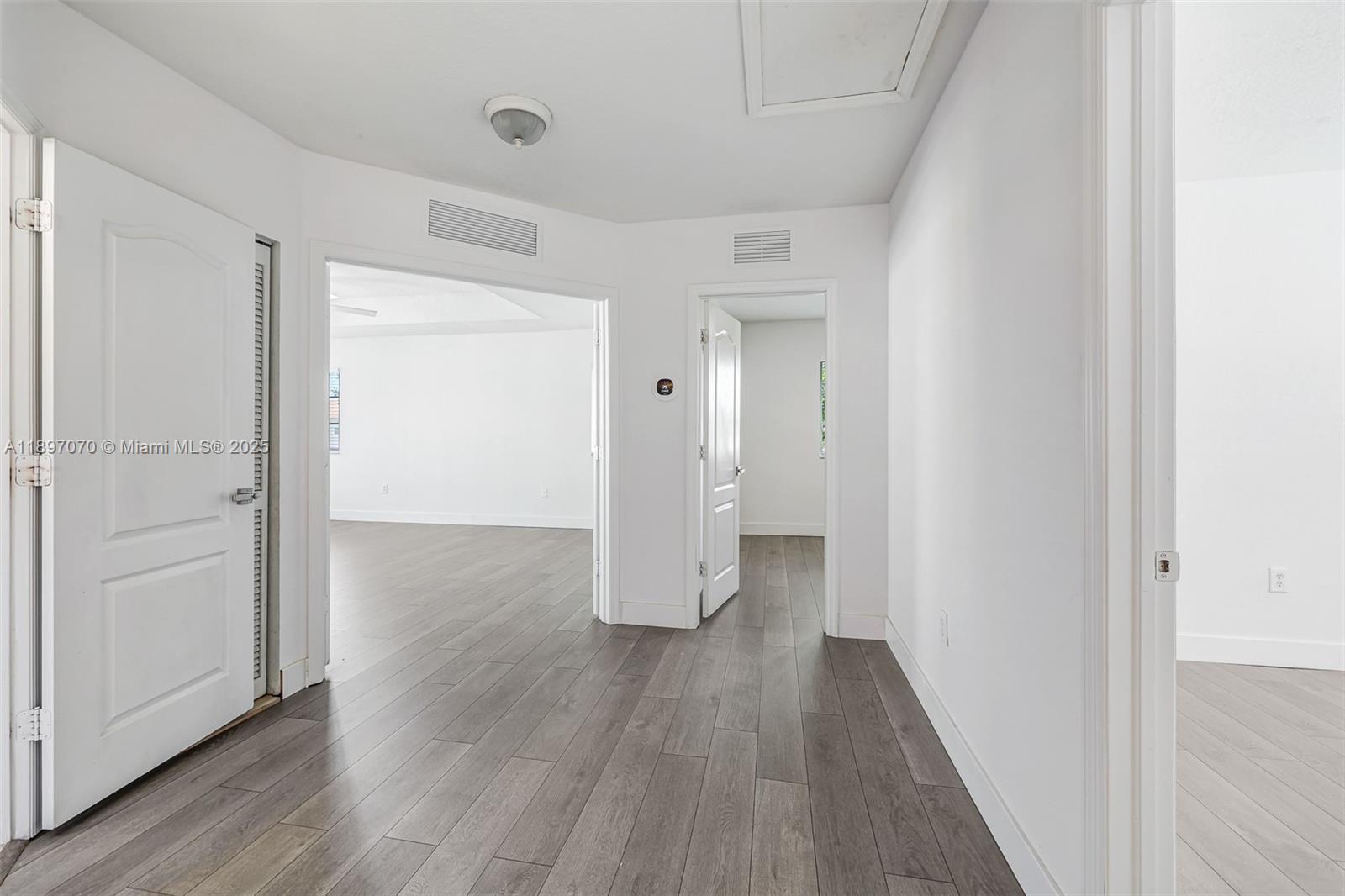 MANDARIN LAKES - Residential