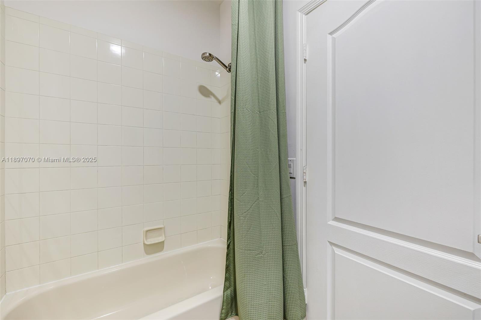 MANDARIN LAKES - Residential