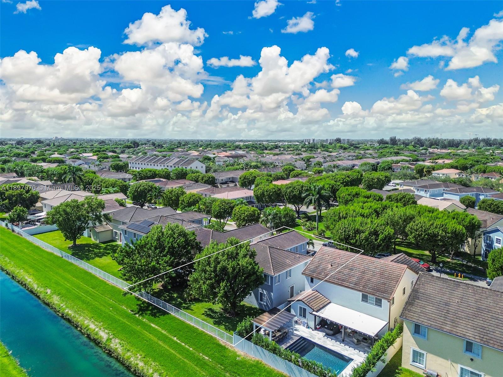 MANDARIN LAKES - Residential