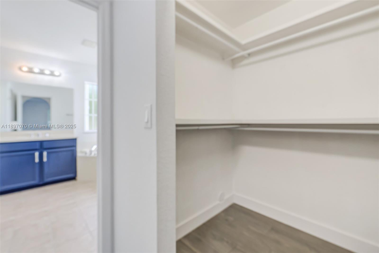 MANDARIN LAKES - Residential