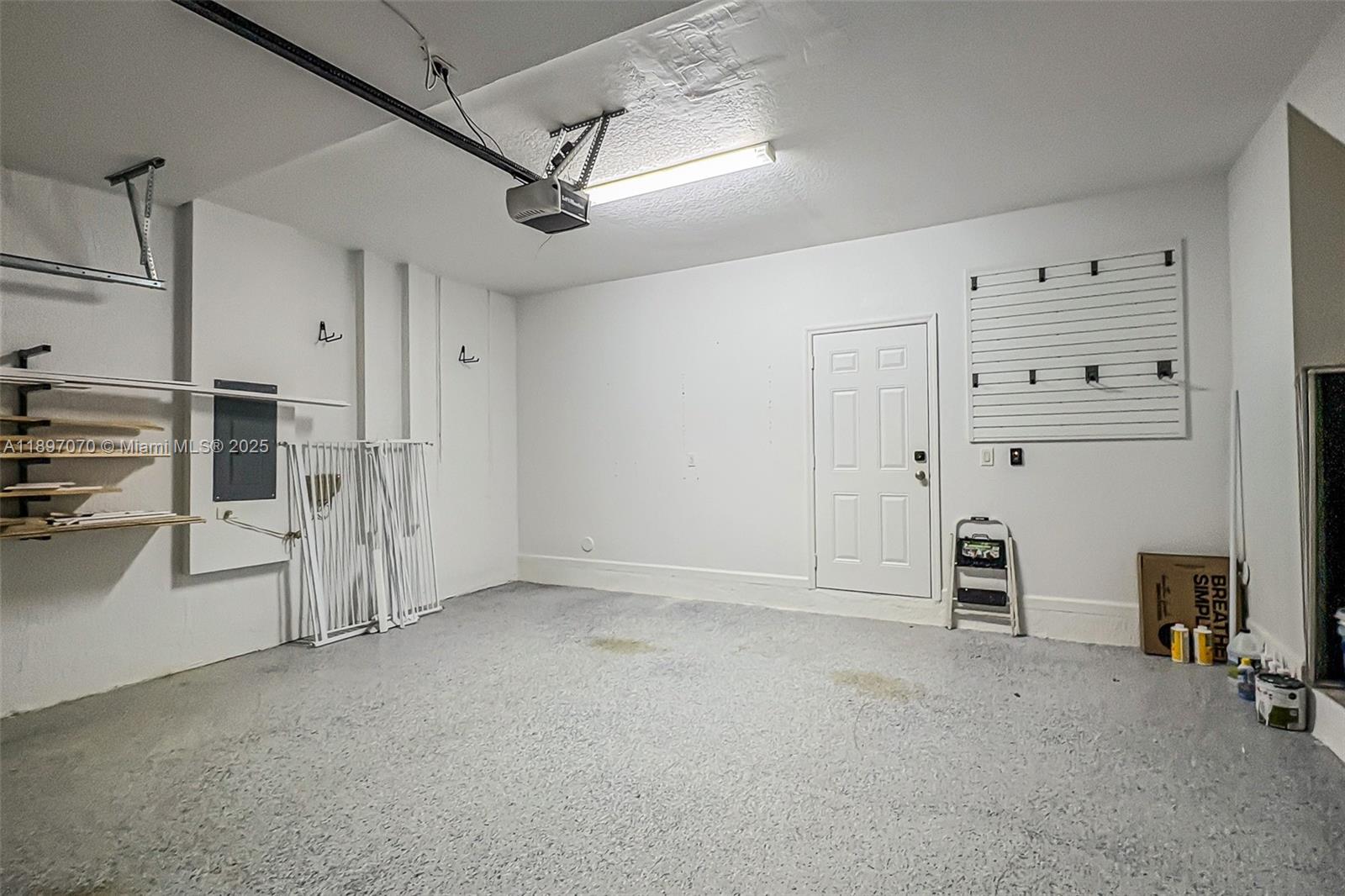 MANDARIN LAKES - Residential