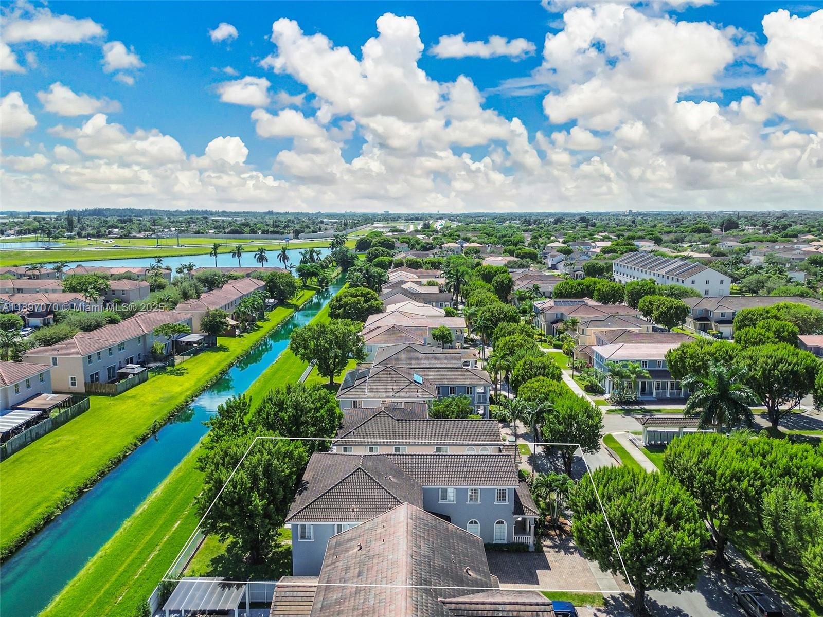 MANDARIN LAKES - Residential