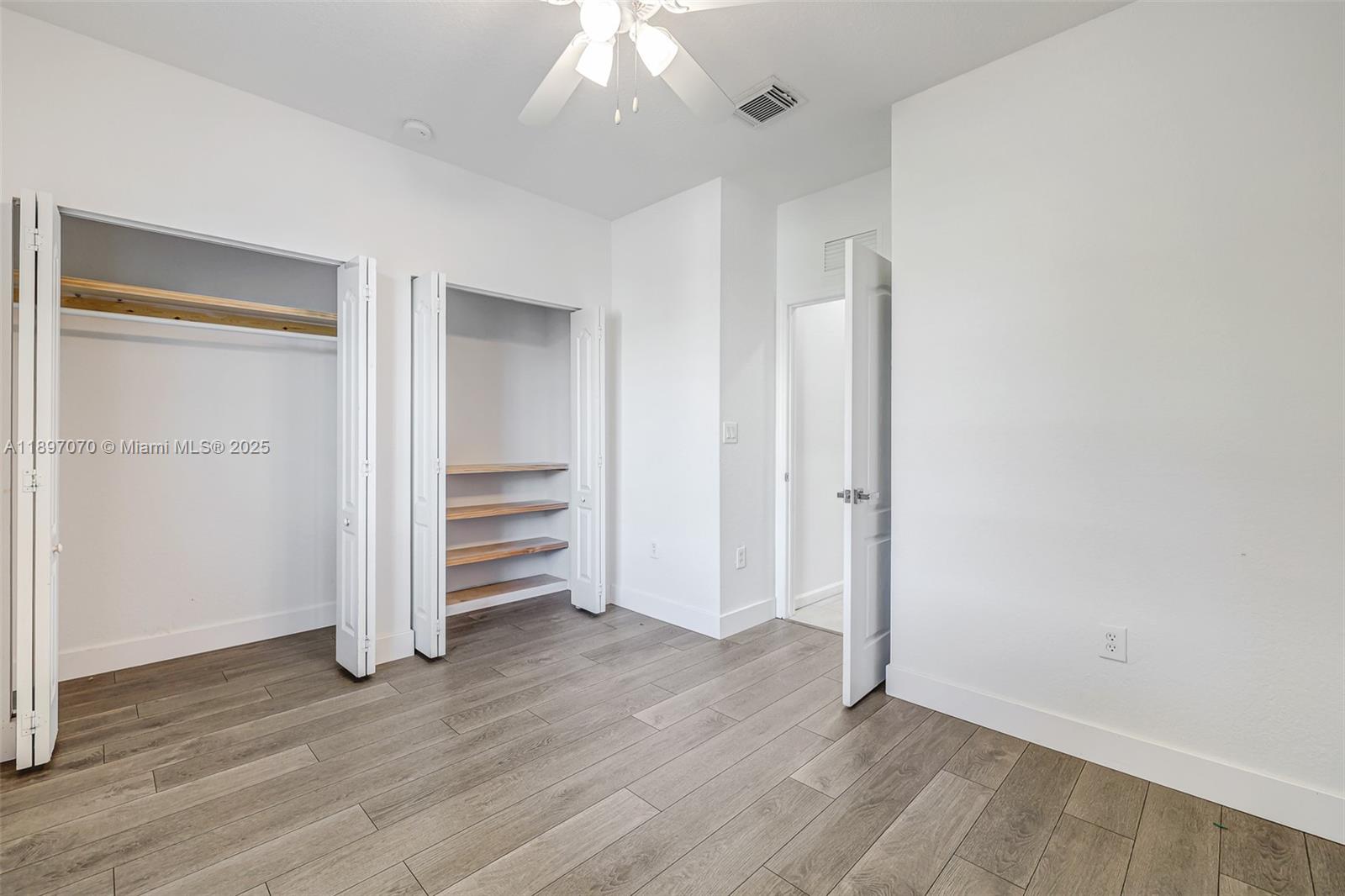 MANDARIN LAKES - Residential