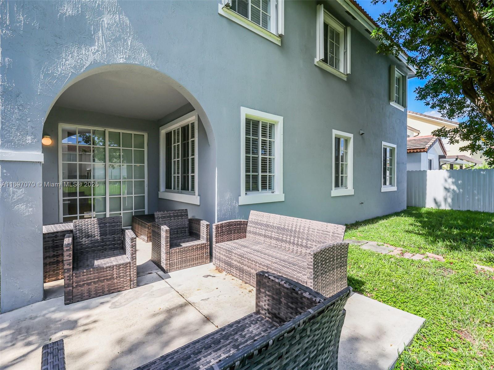 MANDARIN LAKES - Residential