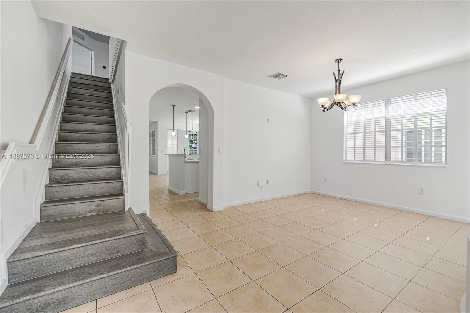 MANDARIN LAKES - Residential