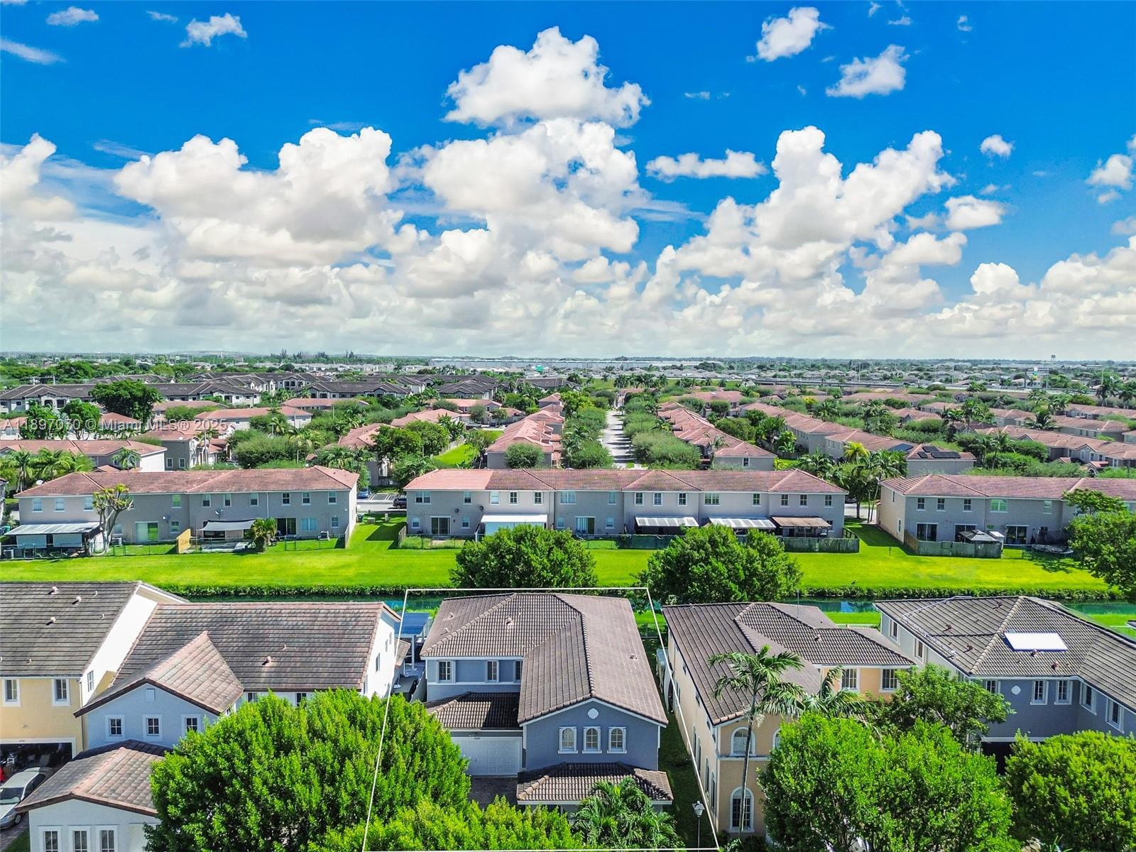 MANDARIN LAKES - Residential