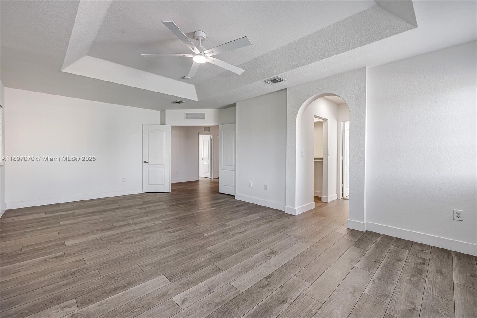 MANDARIN LAKES - Residential