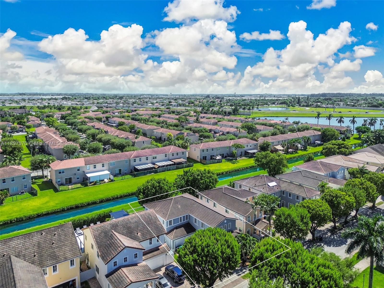 MANDARIN LAKES - Residential