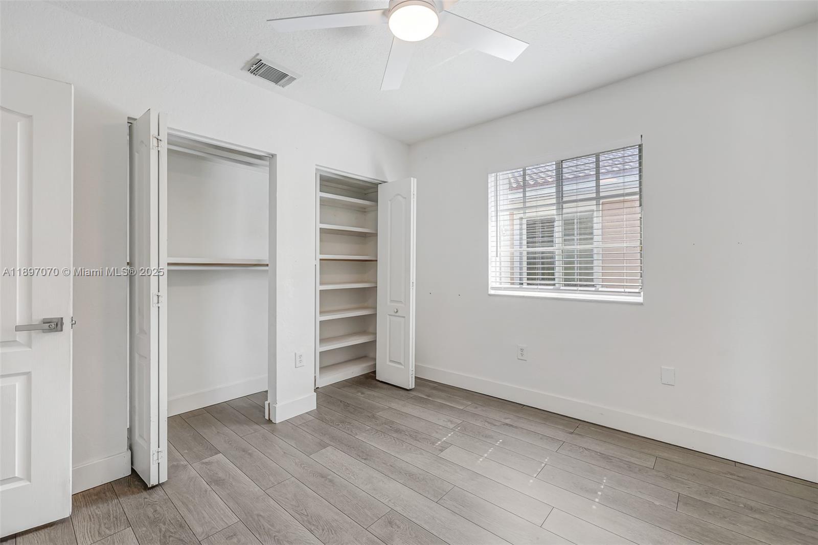 MANDARIN LAKES - Residential