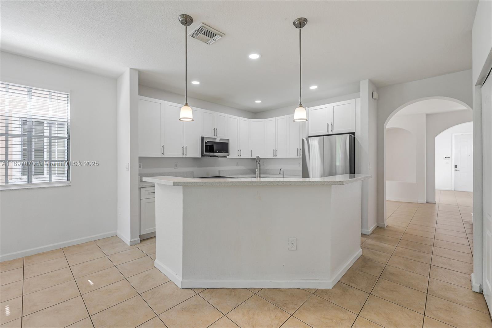 MANDARIN LAKES - Residential