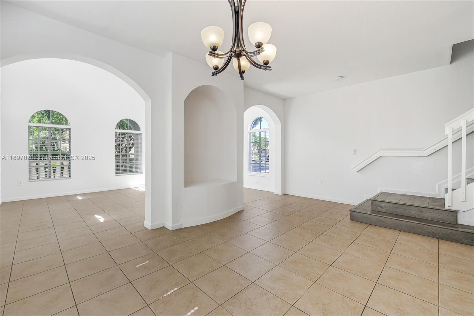 MANDARIN LAKES - Residential