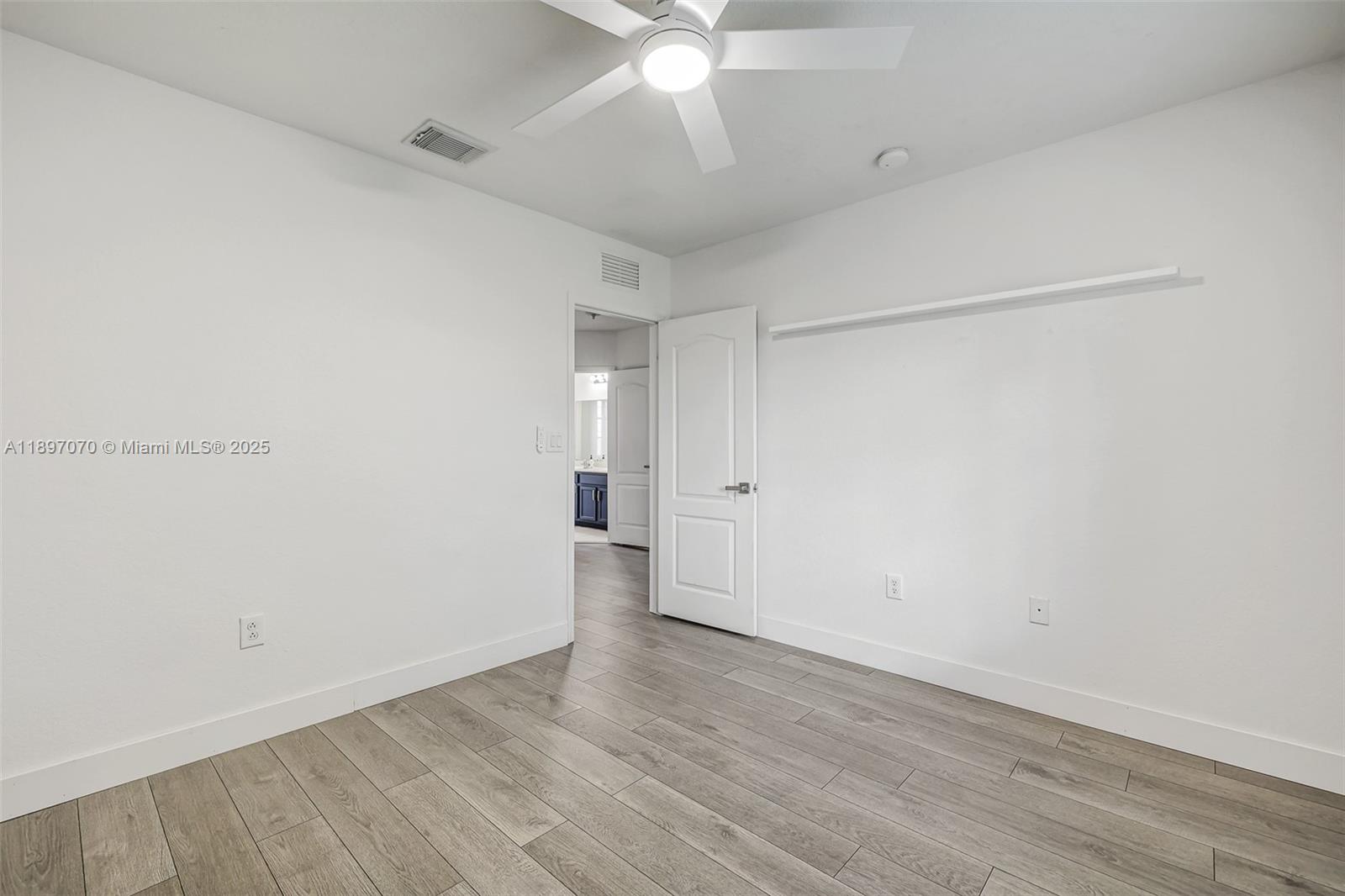 MANDARIN LAKES - Residential