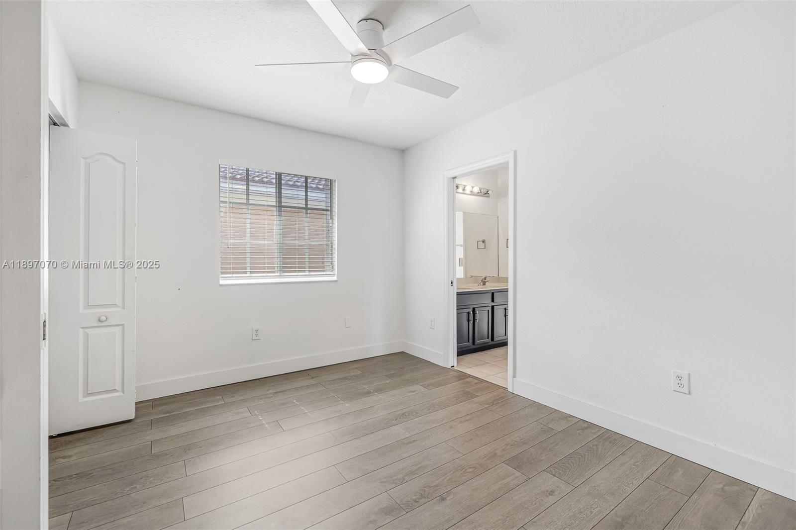 MANDARIN LAKES - Residential