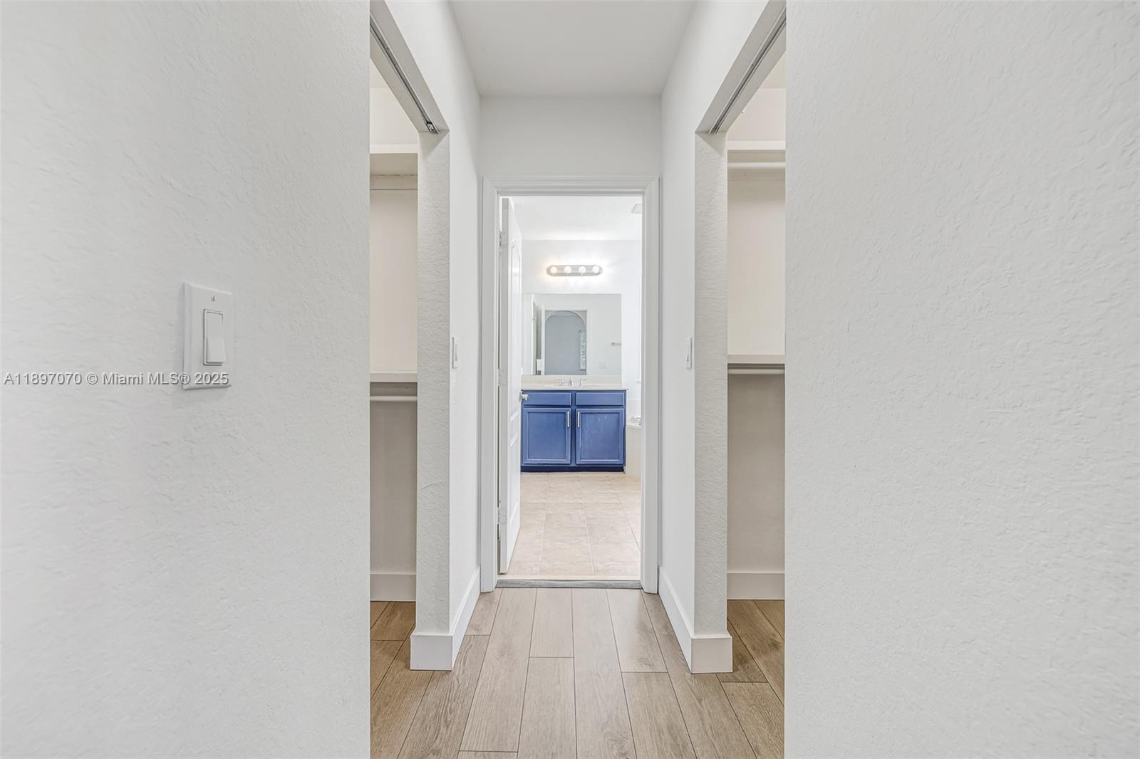 MANDARIN LAKES - Residential