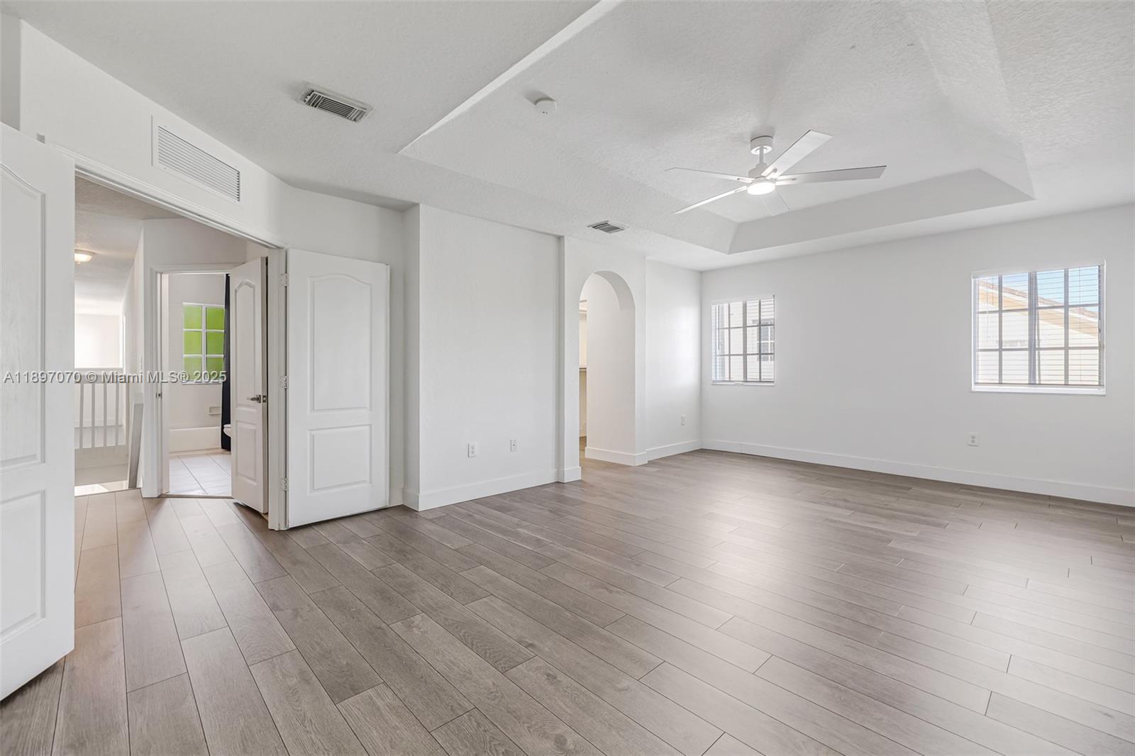 MANDARIN LAKES - Residential