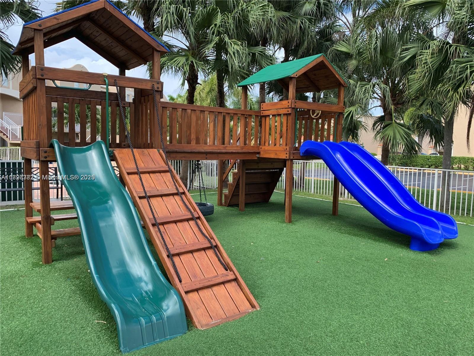 CORAL POINTE TOWNHOMES CO - Residential Lease