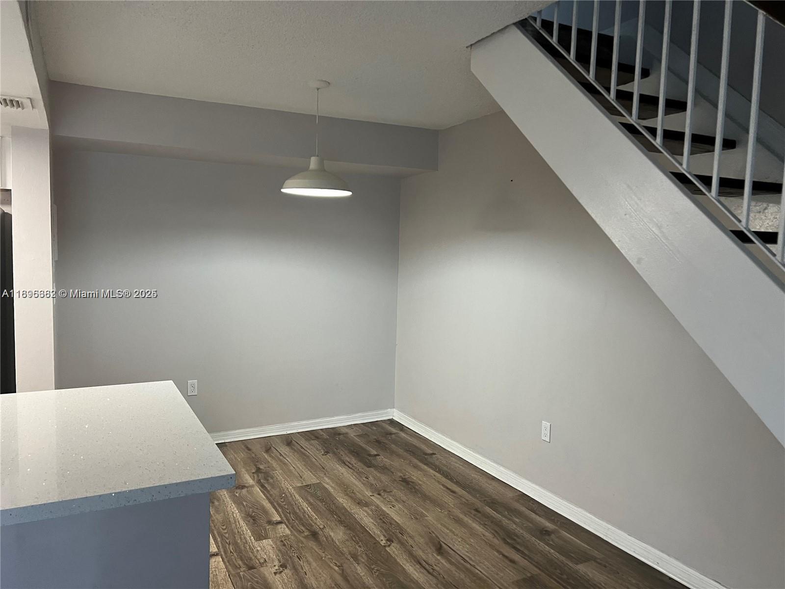 CORAL POINTE TOWNHOMES CO - Residential Lease