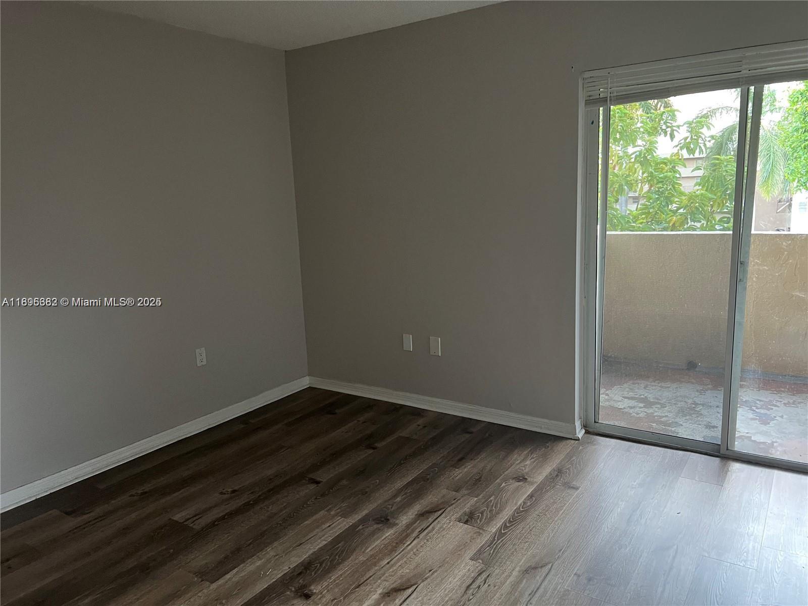 CORAL POINTE TOWNHOMES CO - Residential Lease