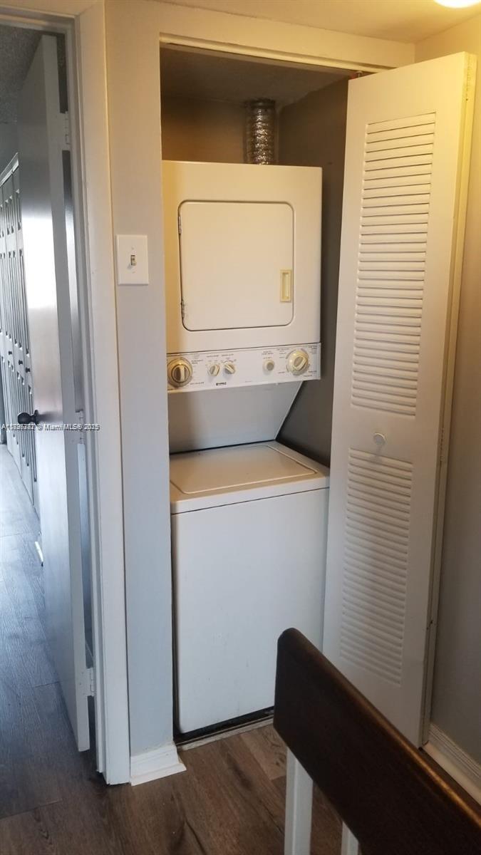 CORAL POINTE TOWNHOMES CO - Residential Lease