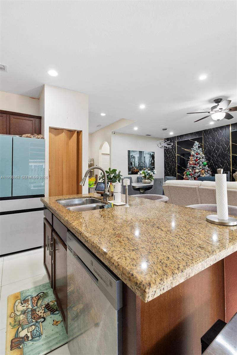 HEMINGWAY POINT - Residential