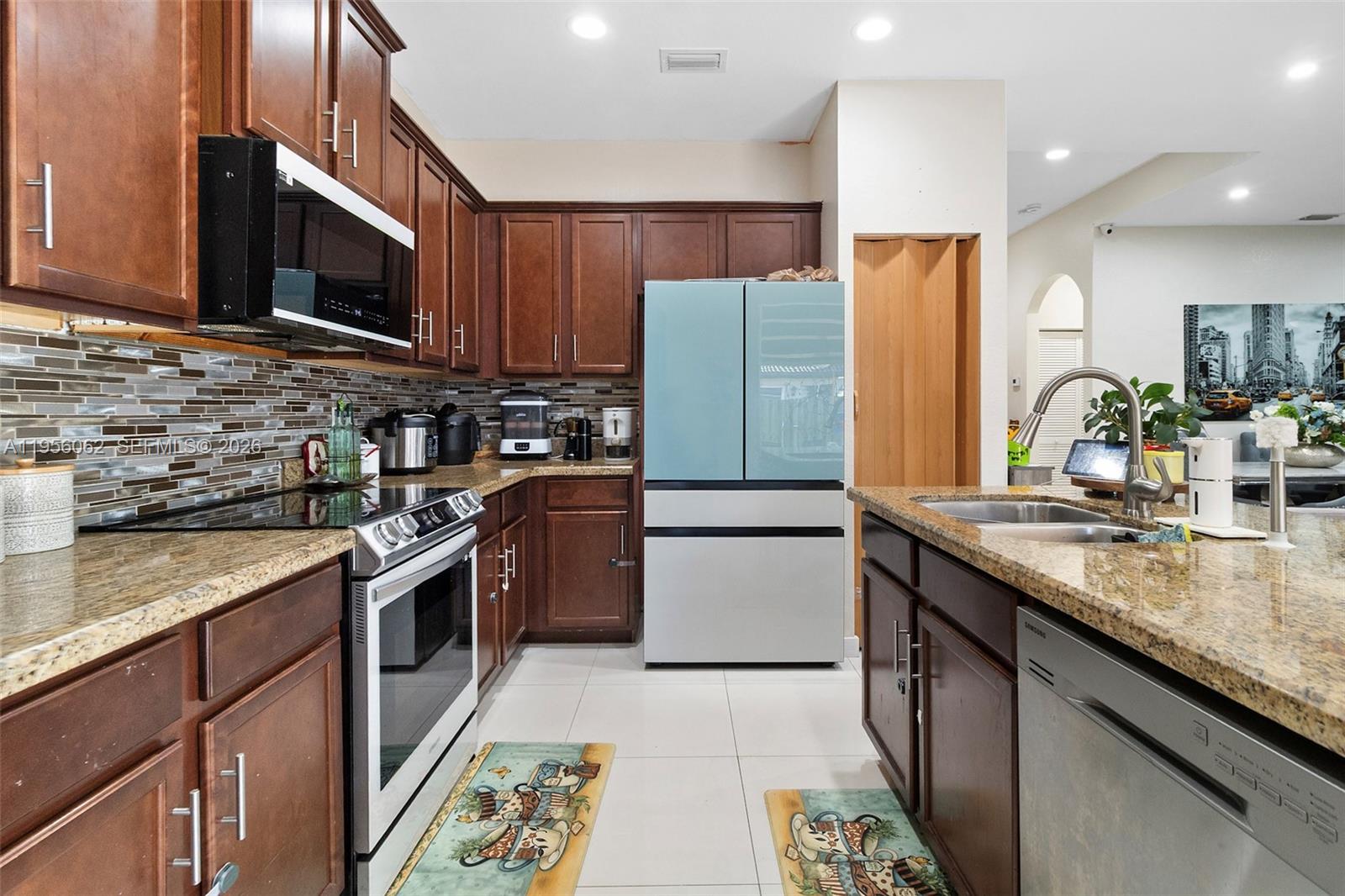 HEMINGWAY POINT - Residential