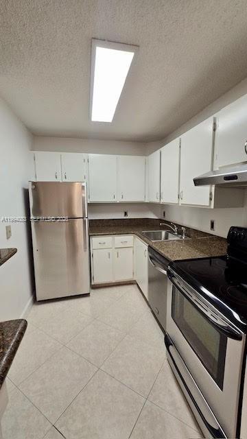 LAKES OF JACARANDA CONDO - Residential Lease