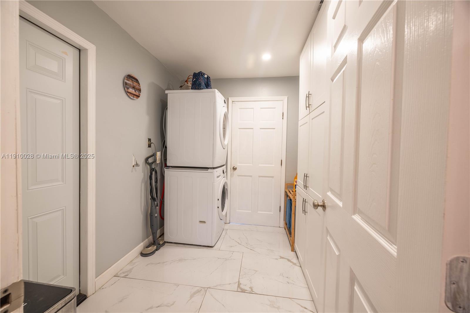 CASTLEWOOD - Residential