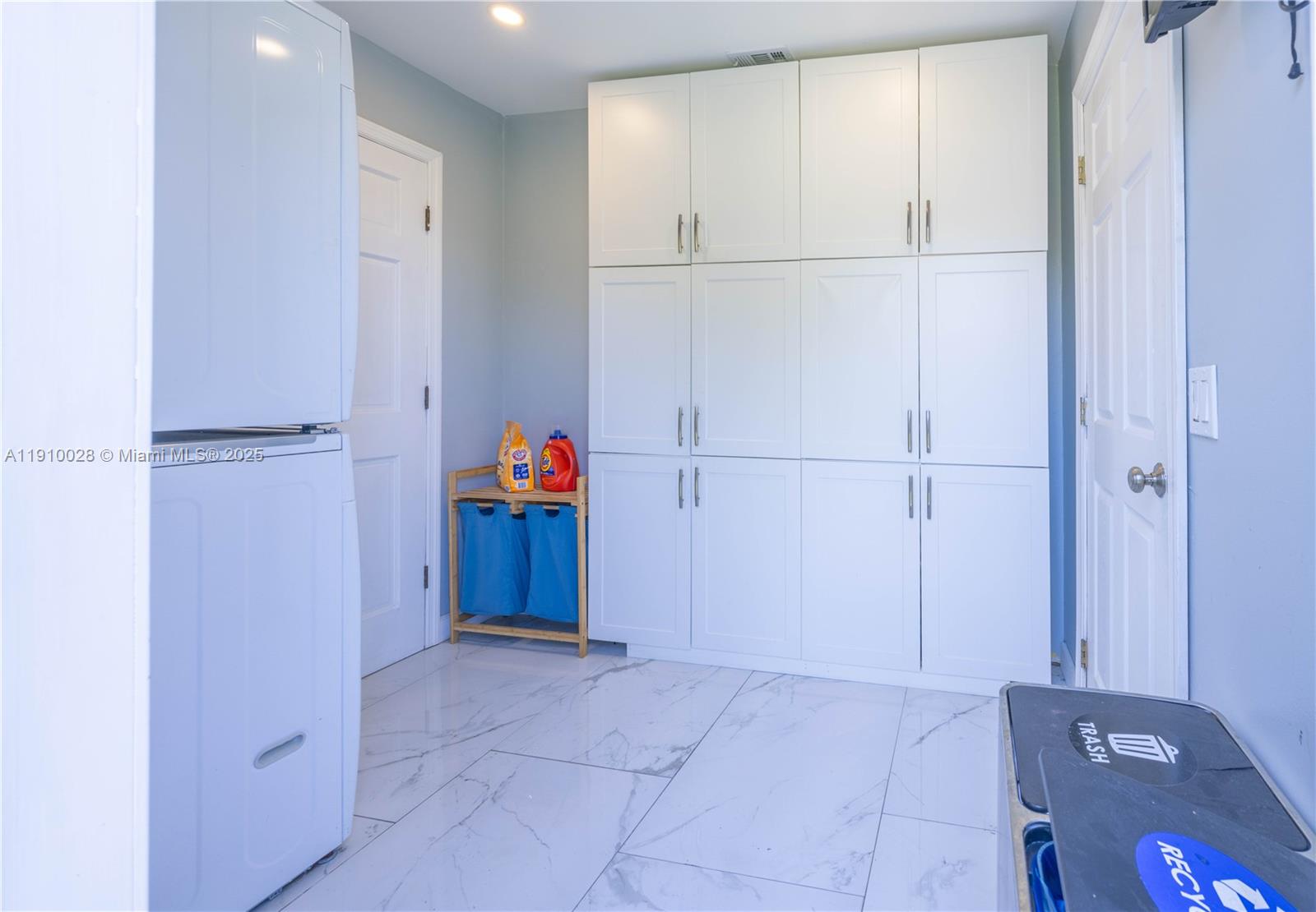 CASTLEWOOD - Residential