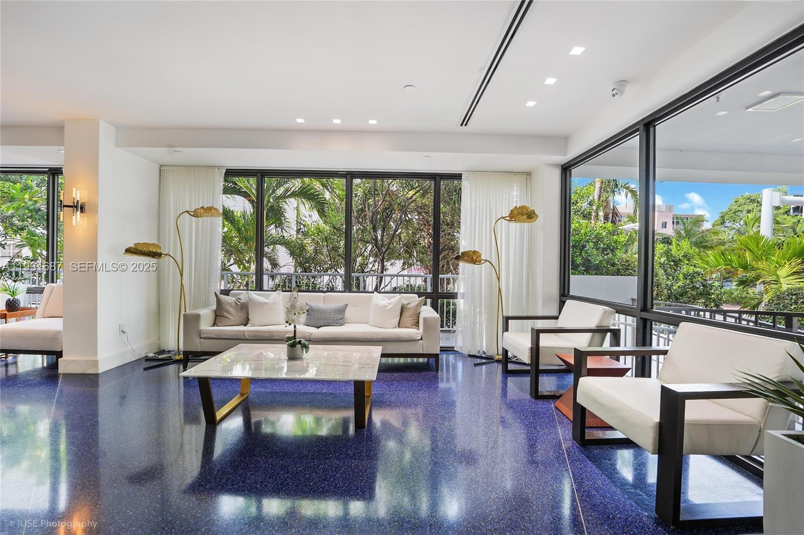 4301 Collins Ave 803