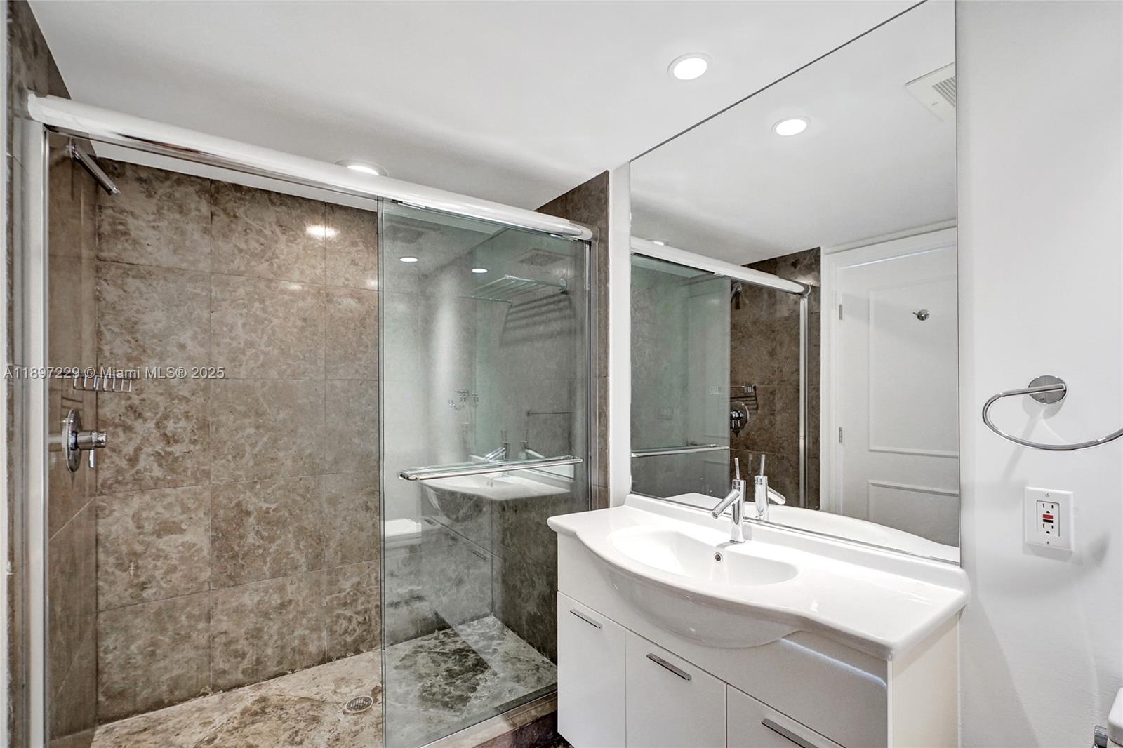 ICON BRICKELL NO TWO COND - Residential