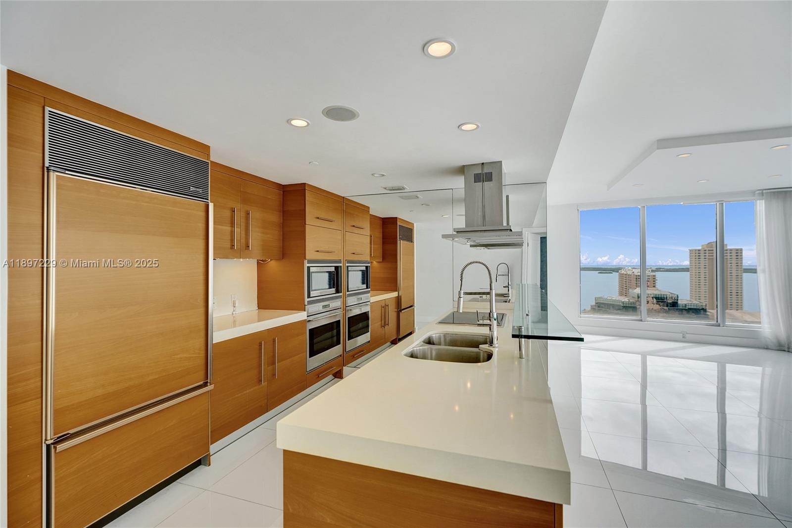 ICON BRICKELL NO TWO COND - Residential