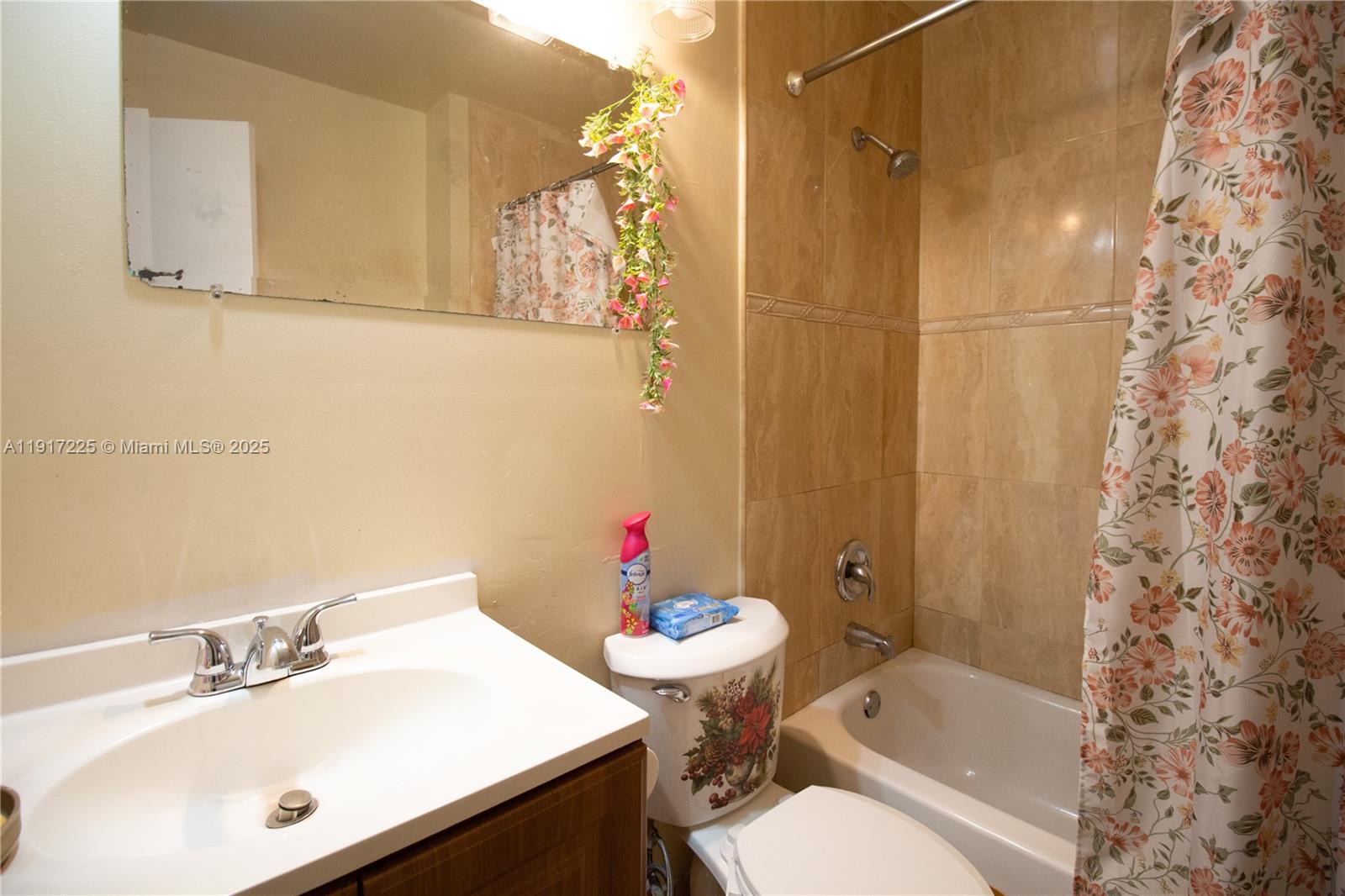 NORTH LAUDERDALE ESTATES - Residential