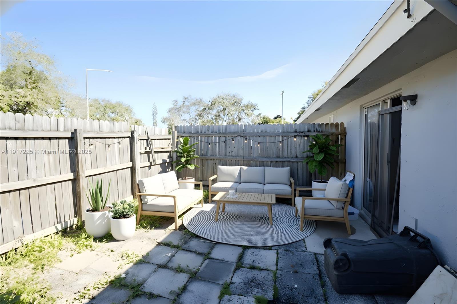 NORTH LAUDERDALE ESTATES - Residential