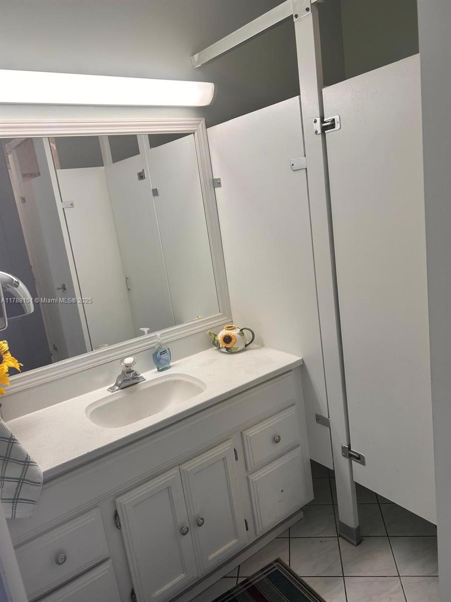 MAYFAIR APT CO-OP - Residential Lease